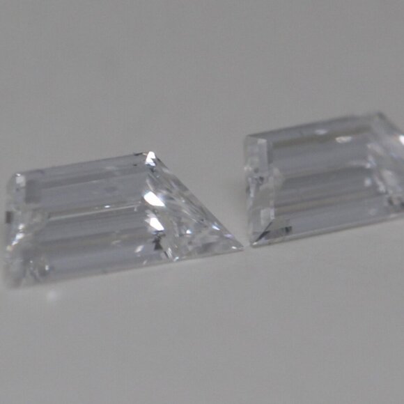A Pair Of Trapezoid Step Loose Diamonds (0.43 Ct D Vvs2) C52000041 - Picture 4 of 4